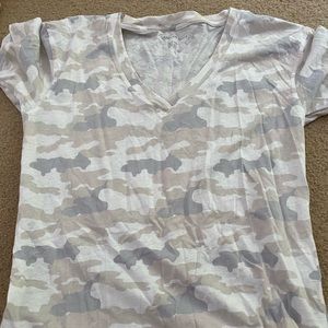 american eagle camo vneck